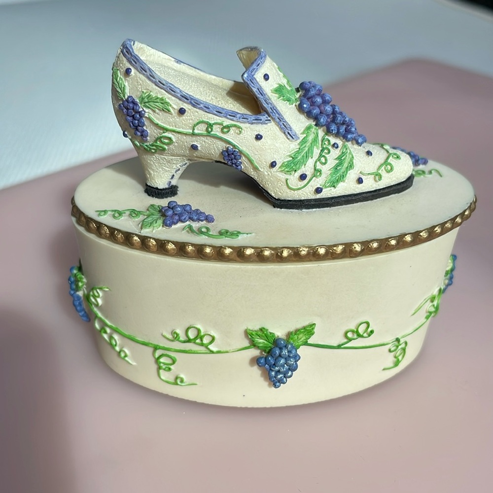 Willow Hall —Victorian shoe pill box